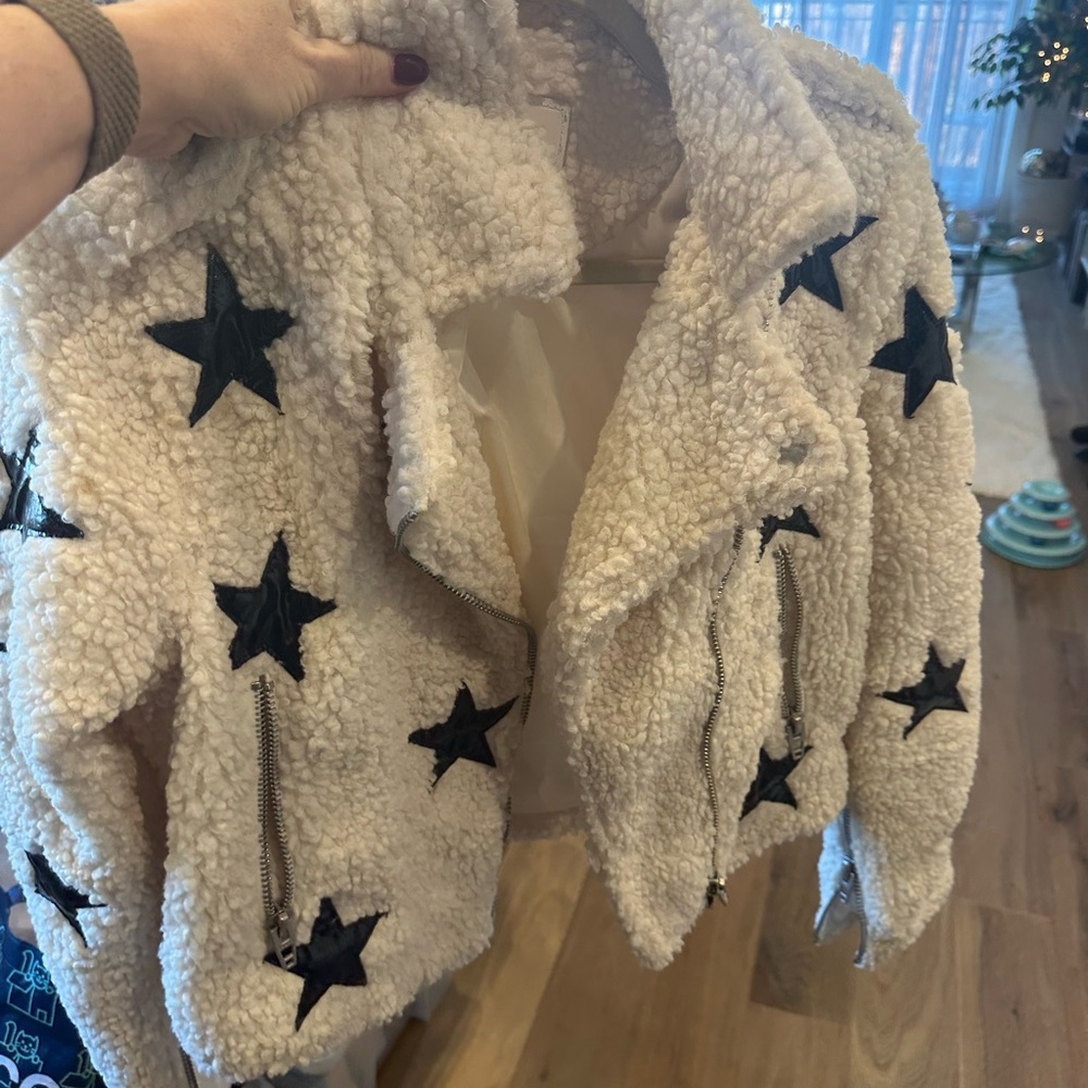 Blank NYC Cozy Cream Sherpa Jacket with Black Star Accents sz S - Picture 3 of 6